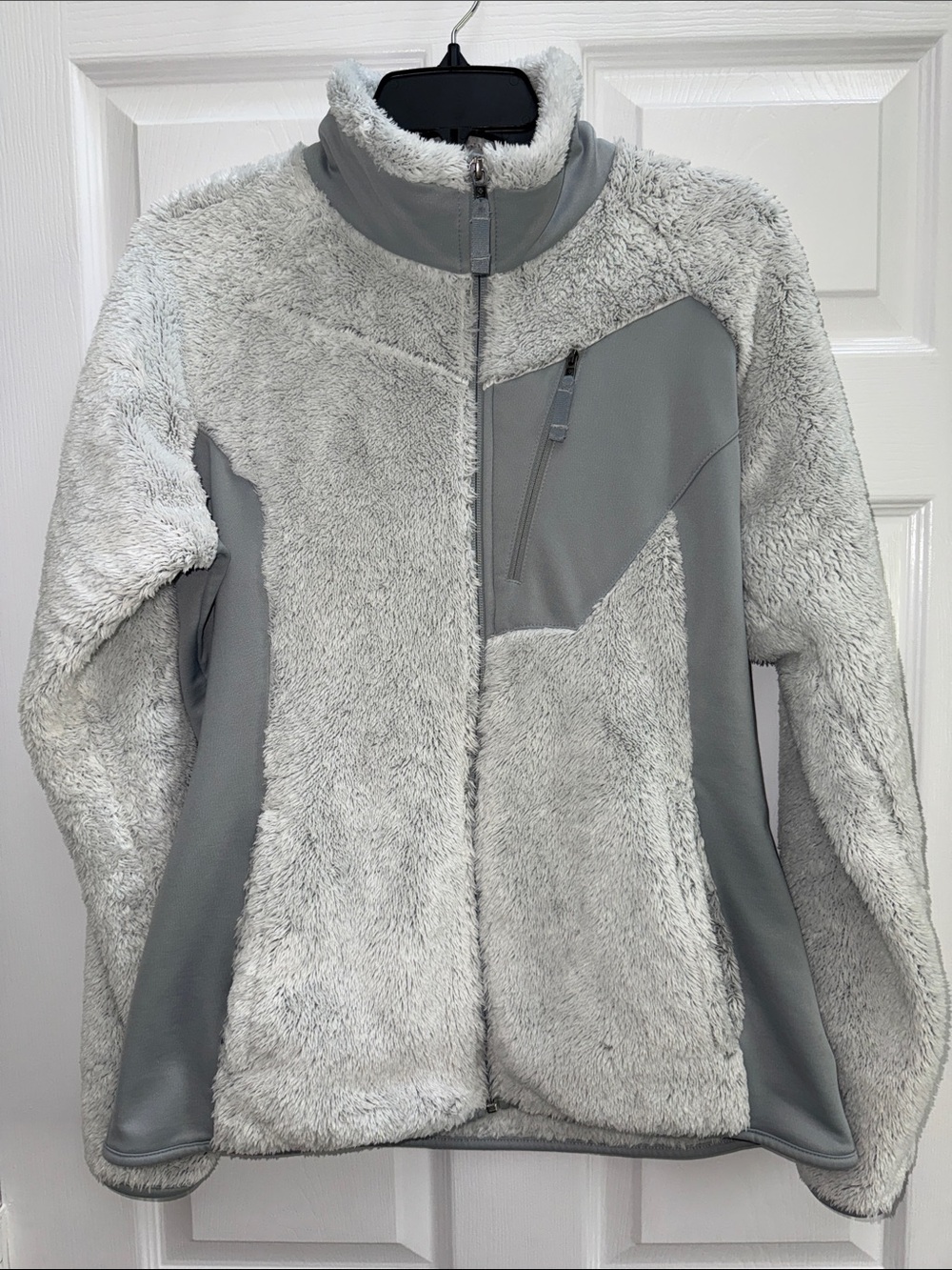 Columbia Light Gray Women's Plush Fleece Jacket - Casual Warmth Size L